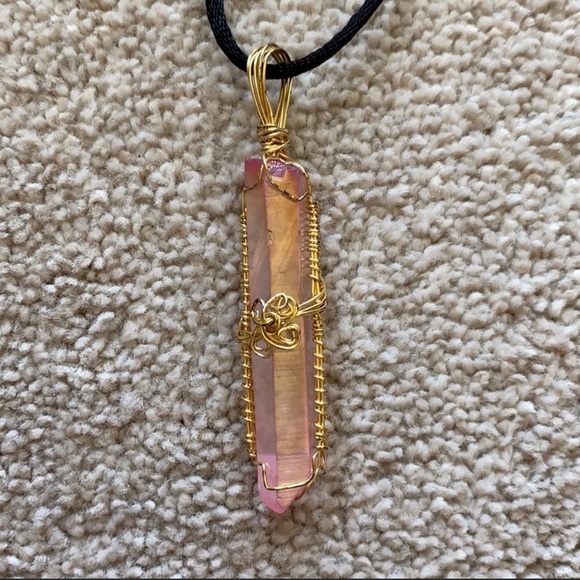 Aura Necklace - Picture 1 of 8